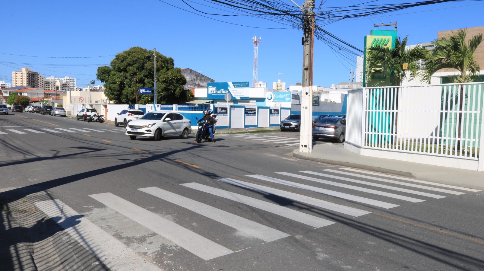 SMTT de Aracaju reforça sinalização horizontal e reduz número de sinistros em cruzamento no Grageru - SMTT Aracaju